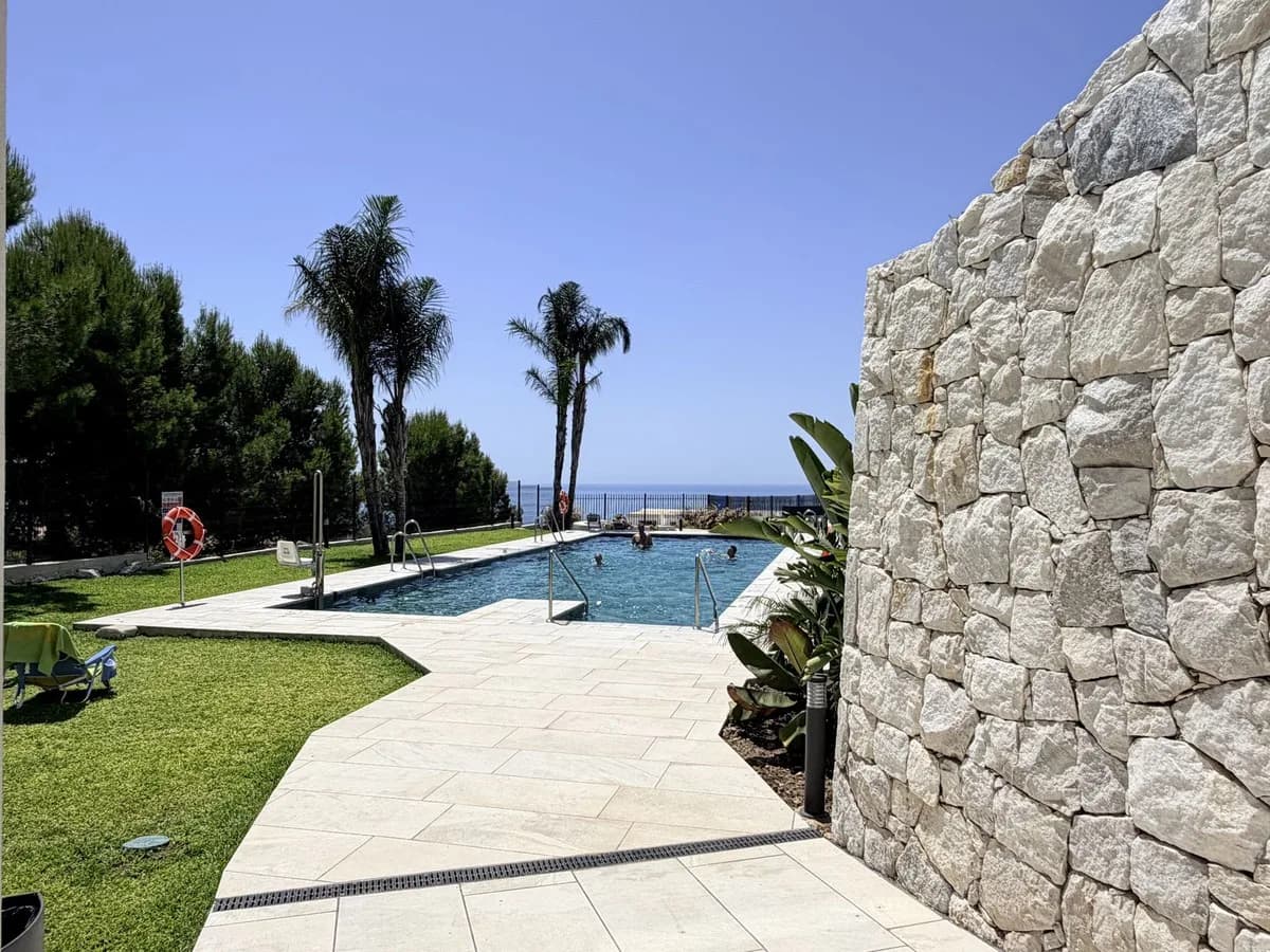 2 Bedroom Middle Floor Apartment for Sale in Benalmadena, Málaga - Image 5