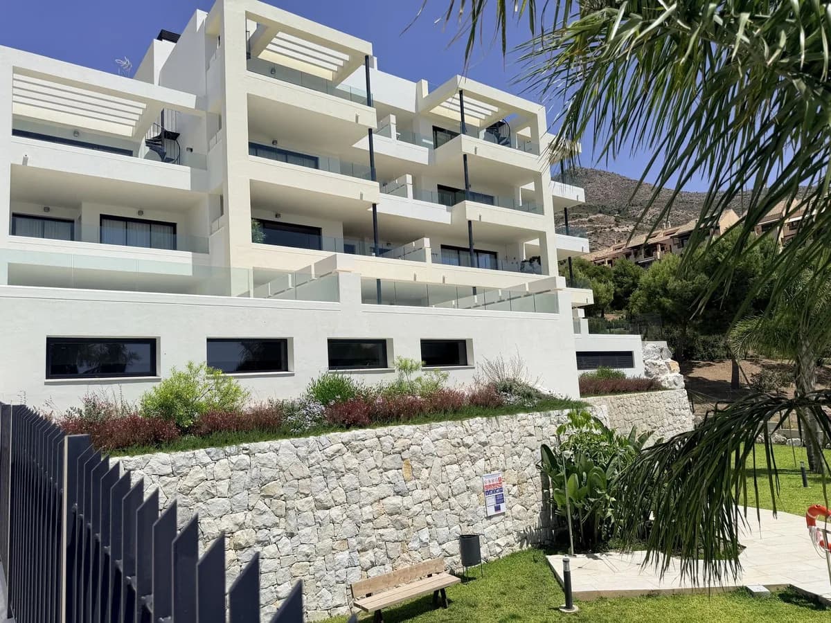2 Bedroom Middle Floor Apartment for Sale in Benalmadena, Málaga - Image 8