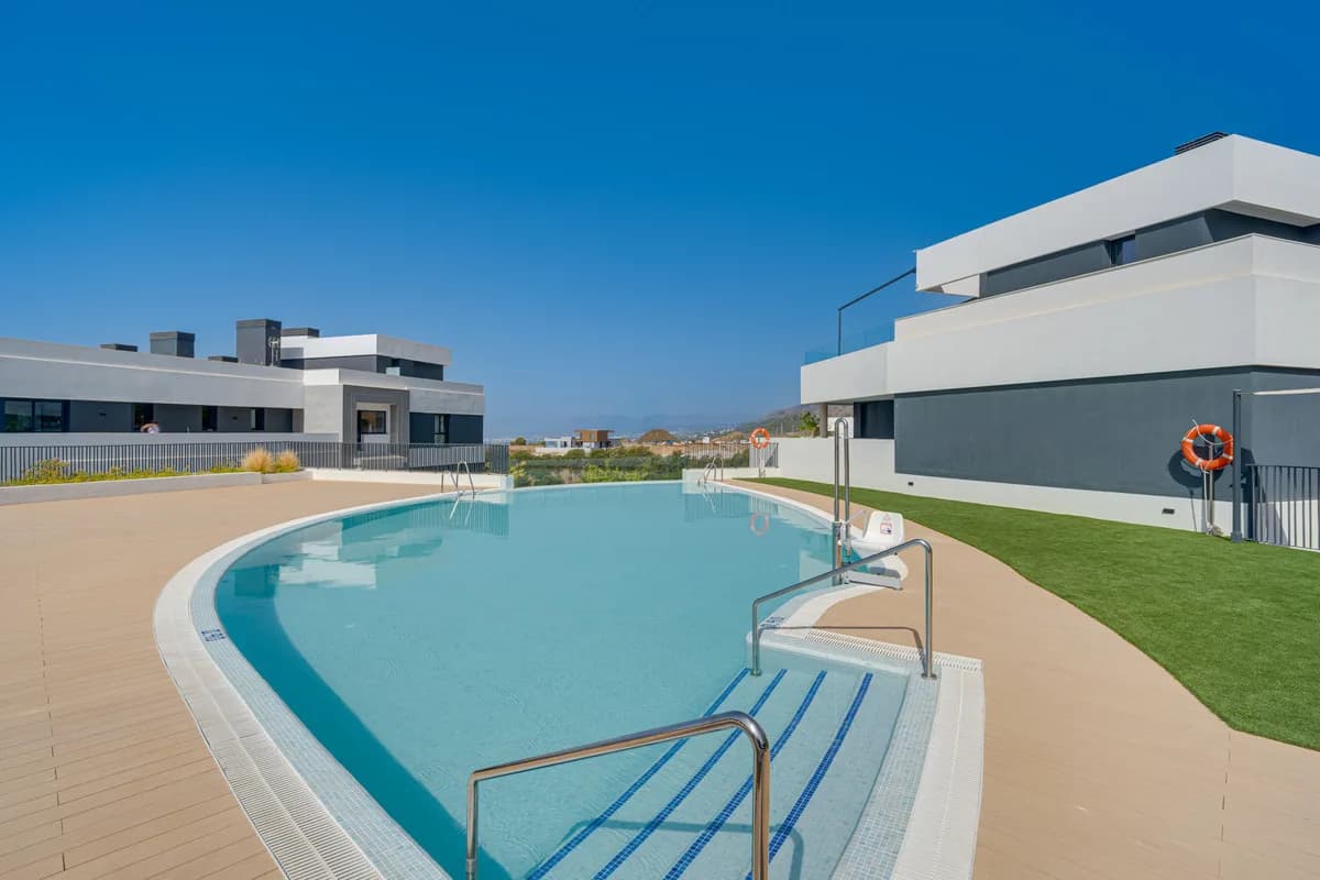 3 Bedroom Middle Floor Apartment for Sale in Altos de los Monteros, Málaga