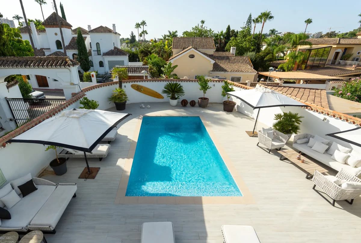 5 Bedroom Detached Villa for Sale in Nueva Andalucía, Málaga - Image 4