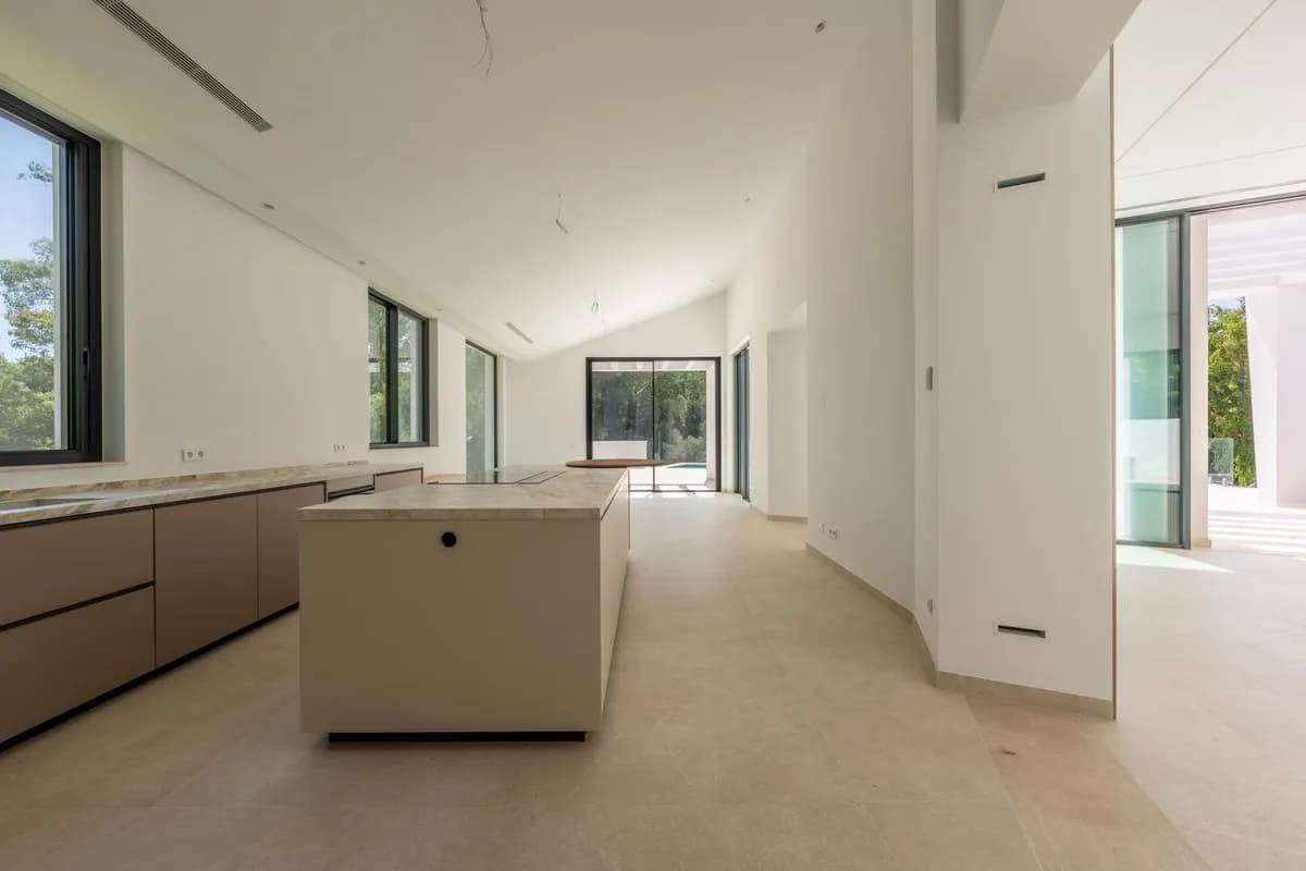 5 Bedroom Detached Villa for Sale in Sotogrande Alto, Cádiz - Image 9