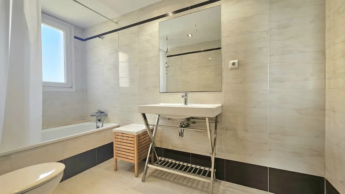 2 Bedroom Middle Floor Apartment for Sale in Mijas, Málaga - Image 6