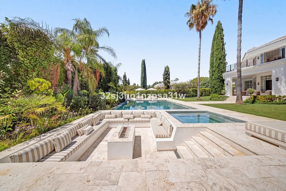 5 Bedroom Detached Villa for Sale in Nueva Andalucía, Málaga - Image 5
