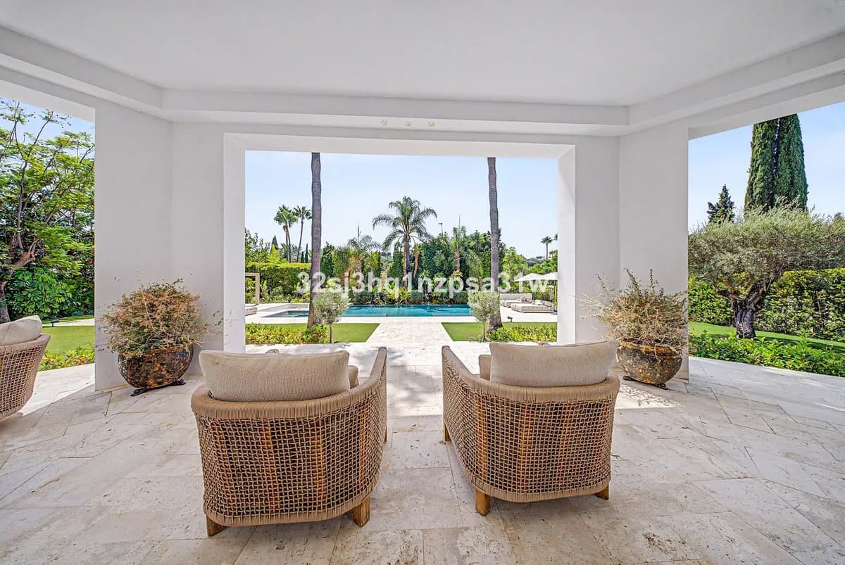 5 Bedroom Detached Villa for Sale in Nueva Andalucía, Málaga - Image 8