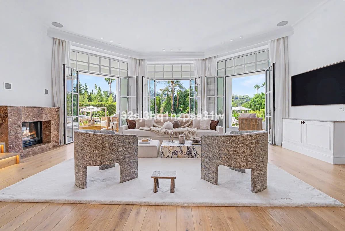 5 Bedroom Detached Villa for Sale in Nueva Andalucía, Málaga - Image 9