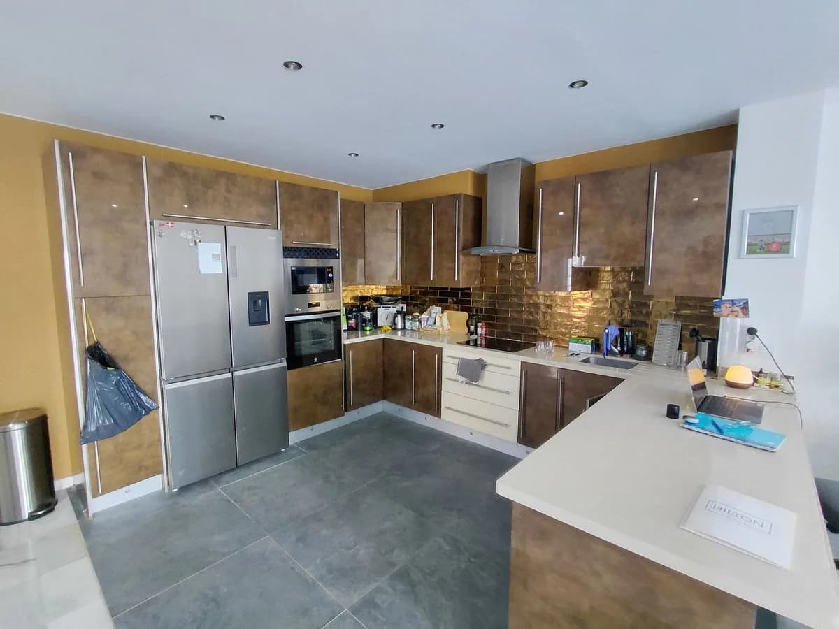 2 Bedroom Middle Floor Apartment for Sale in Benahavís, Málaga - Image 5