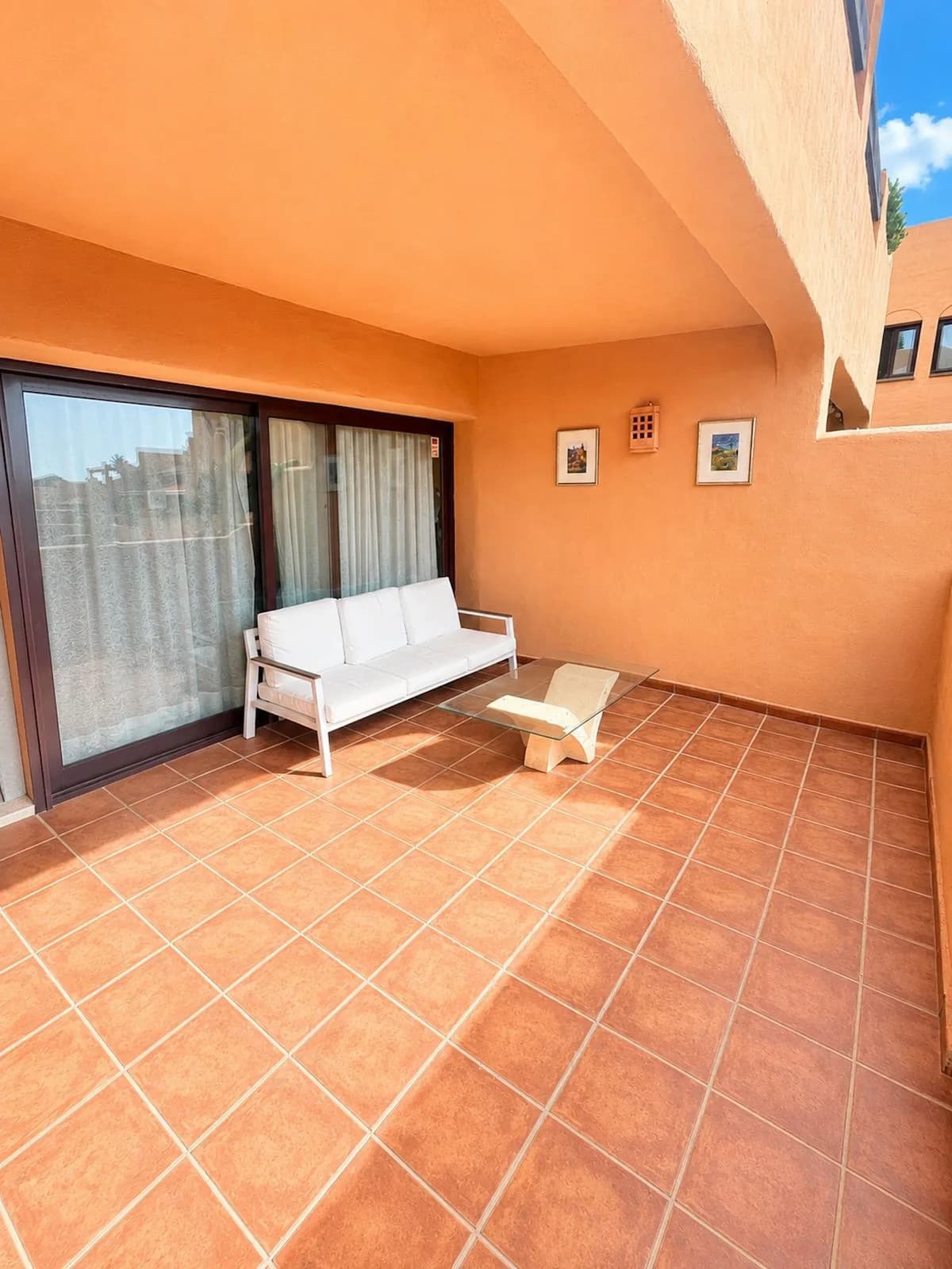 2 Bedroom Middle Floor Apartment for Sale in Benahavís, Málaga - Image 7