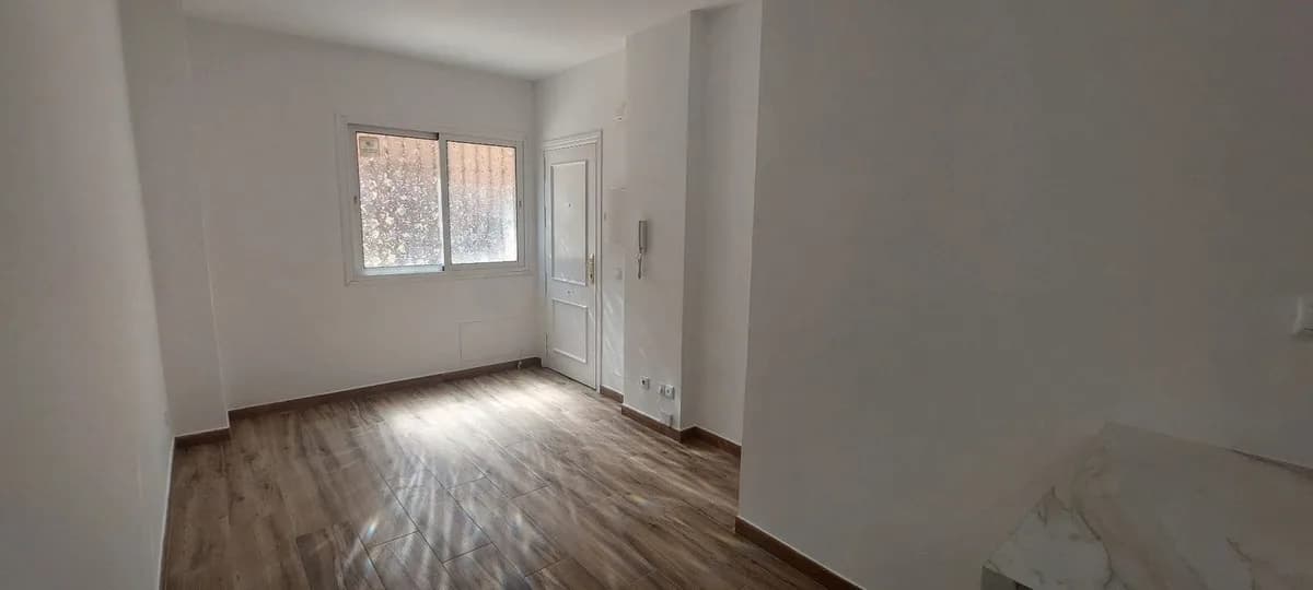 2 Bedroom Ground Floor Apartment for Sale in Fuengirola, Málaga - Image 2
