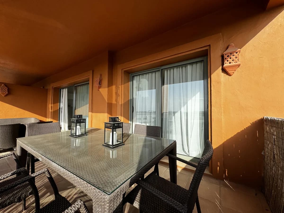 2 Bedroom Middle Floor Apartment for Sale in Estepona, Málaga - Image 9