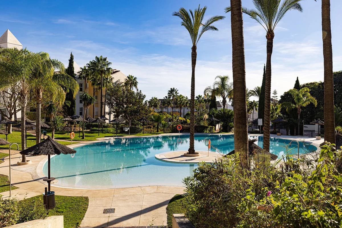 5 Bedroom Penthouse Duplex for Sale in Bahía de Marbella, Málaga - Image 3