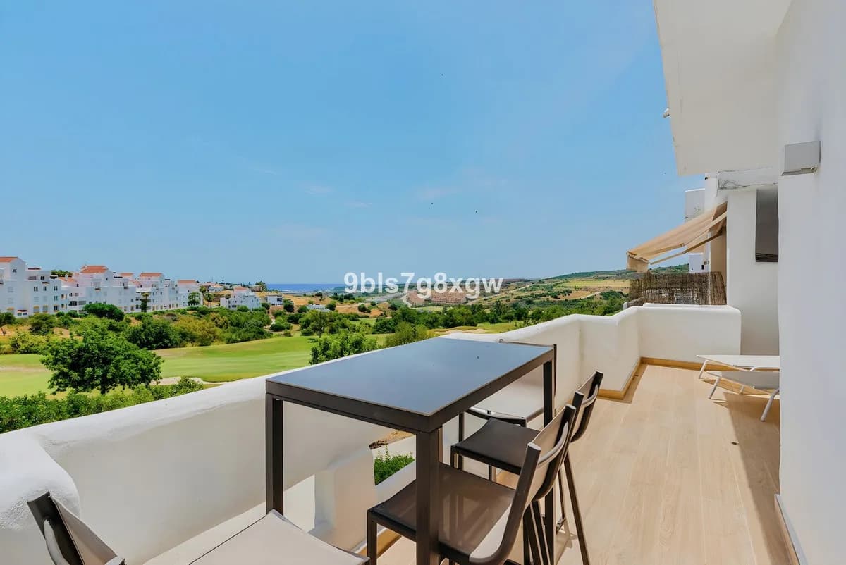 2 Bedroom Middle Floor Apartment for Sale in Estepona, Málaga