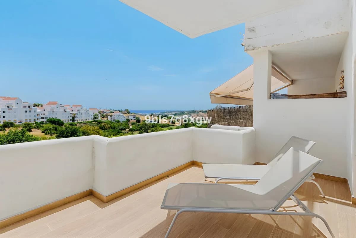 2 Bedroom Middle Floor Apartment for Sale in Estepona, Málaga - Image 7