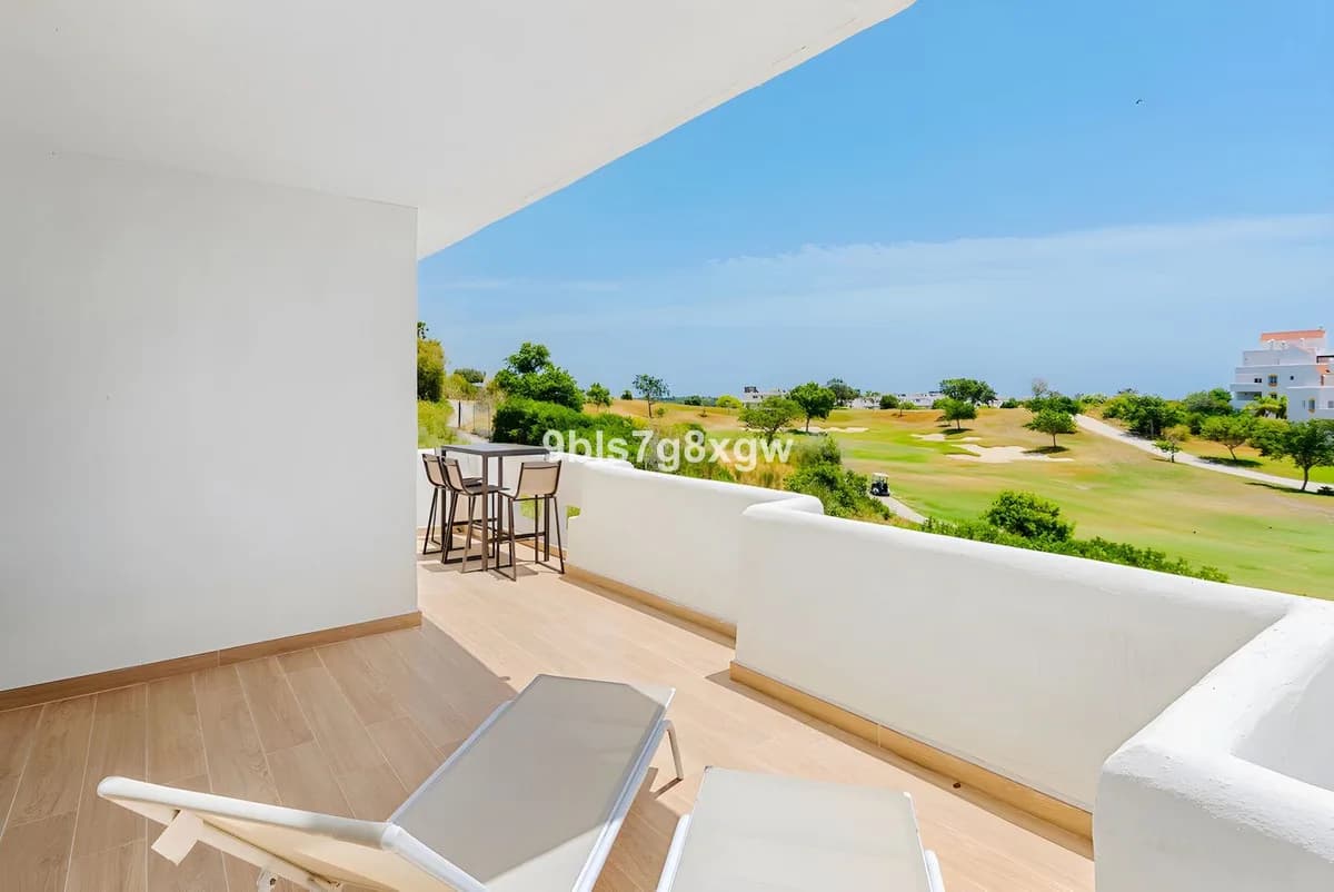 2 Bedroom Middle Floor Apartment for Sale in Estepona, Málaga - Image 8