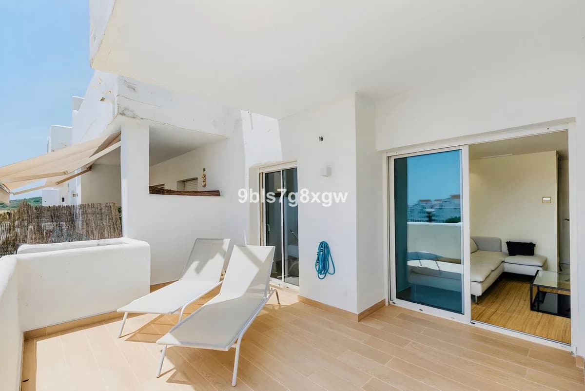 2 Bedroom Middle Floor Apartment for Sale in Estepona, Málaga - Image 9