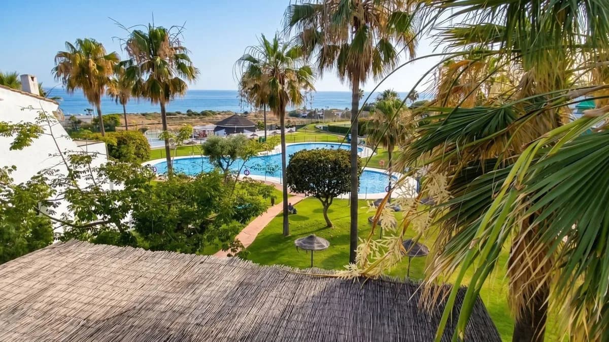 3 Bedroom Duplex for Sale in Las Chapas, Málaga - Image 2