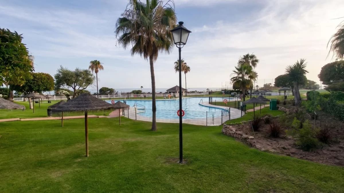 3 Bedroom Duplex for Sale in Las Chapas, Málaga - Image 3
