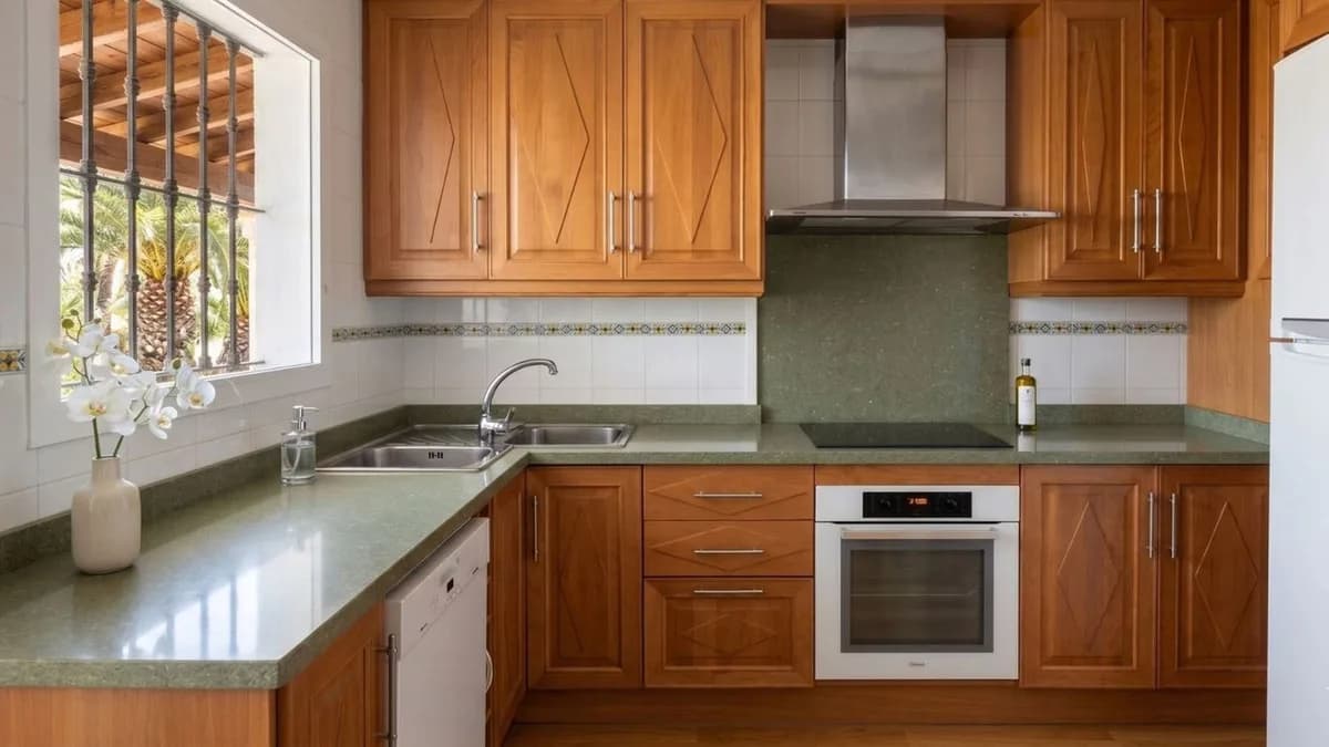 3 Bedroom Duplex for Sale in Las Chapas, Málaga - Image 7