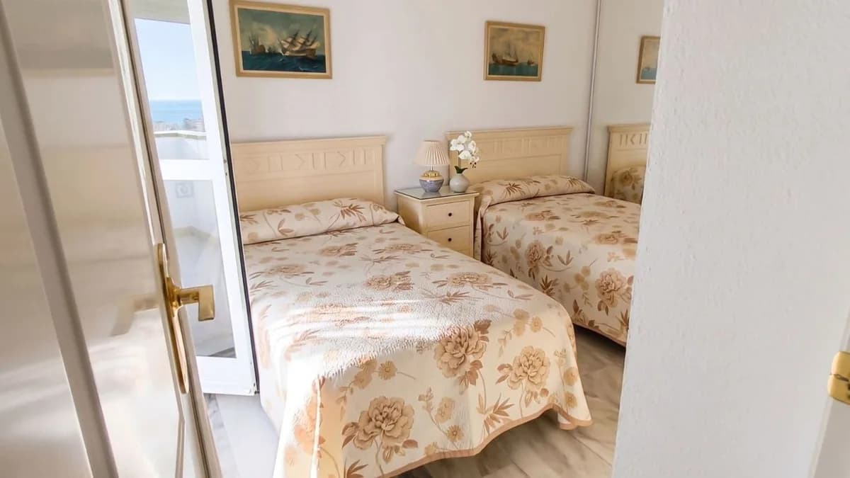 3 Bedroom Duplex for Sale in Las Chapas, Málaga - Image 8