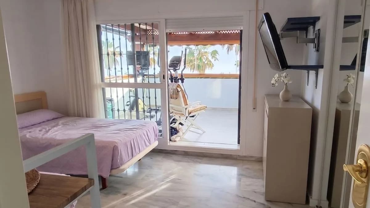 3 Bedroom Duplex for Sale in Las Chapas, Málaga - Image 9