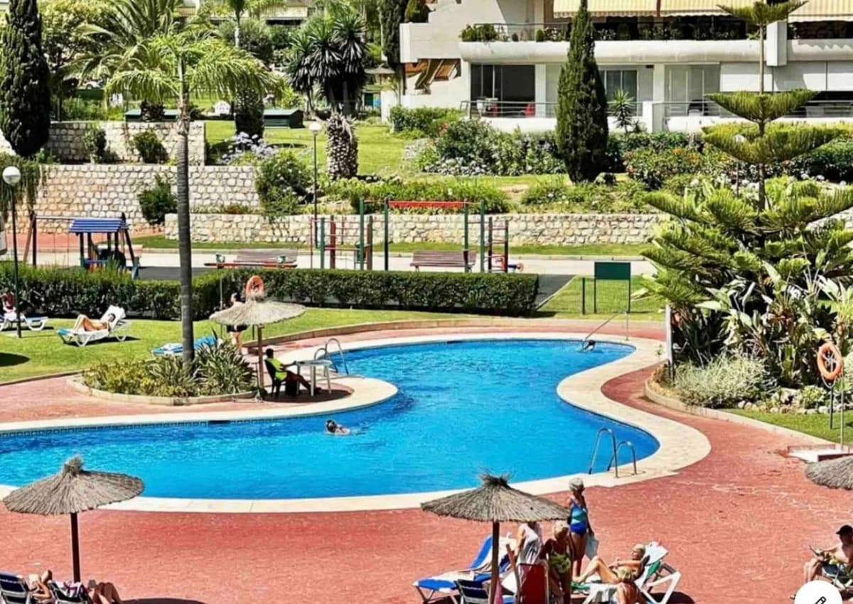 2 Bedroom Middle Floor Apartment for Sale in Guadalmina Alta, Málaga - Image 3