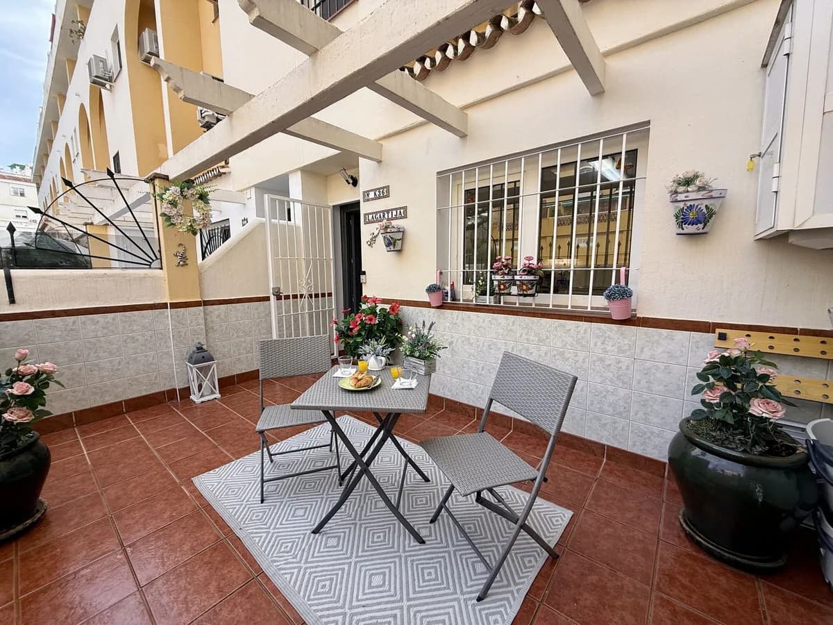 3 Bedroom Ground Floor Apartment for Sale in Torremolinos, Málaga - Image 2