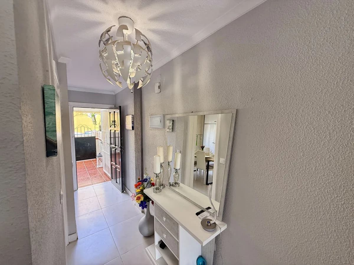 3 Bedroom Ground Floor Apartment for Sale in Torremolinos, Málaga - Image 4