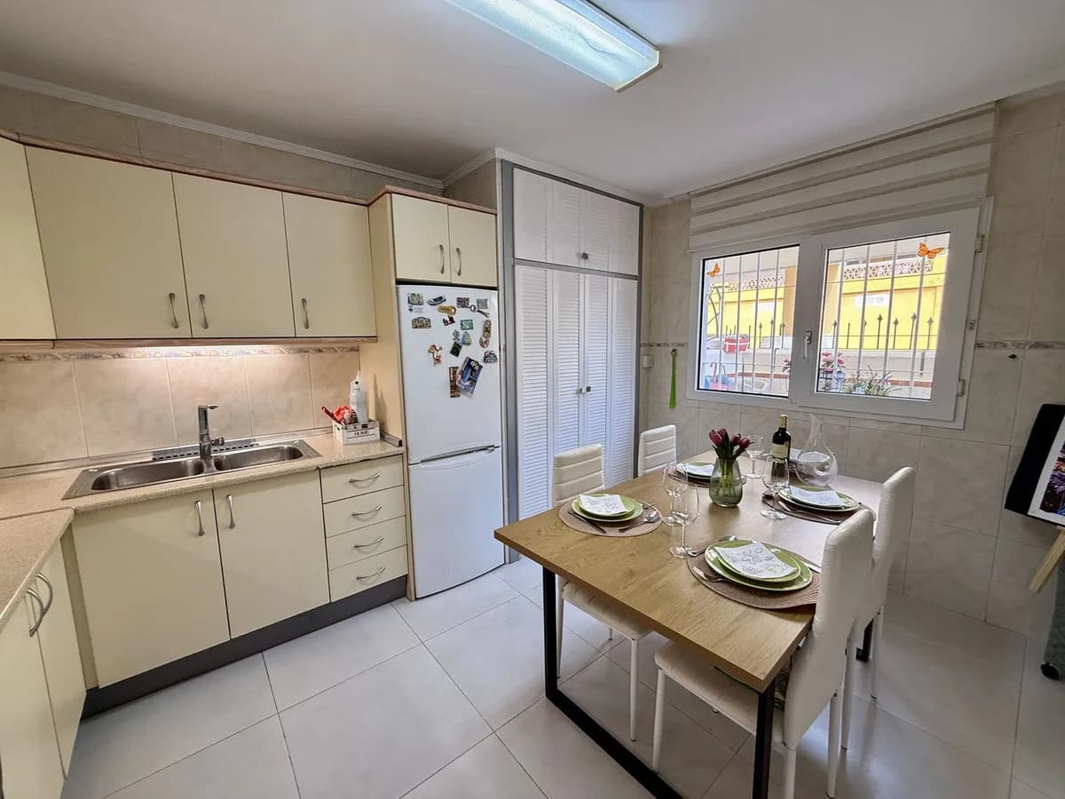 3 Bedroom Ground Floor Apartment for Sale in Torremolinos, Málaga - Image 6