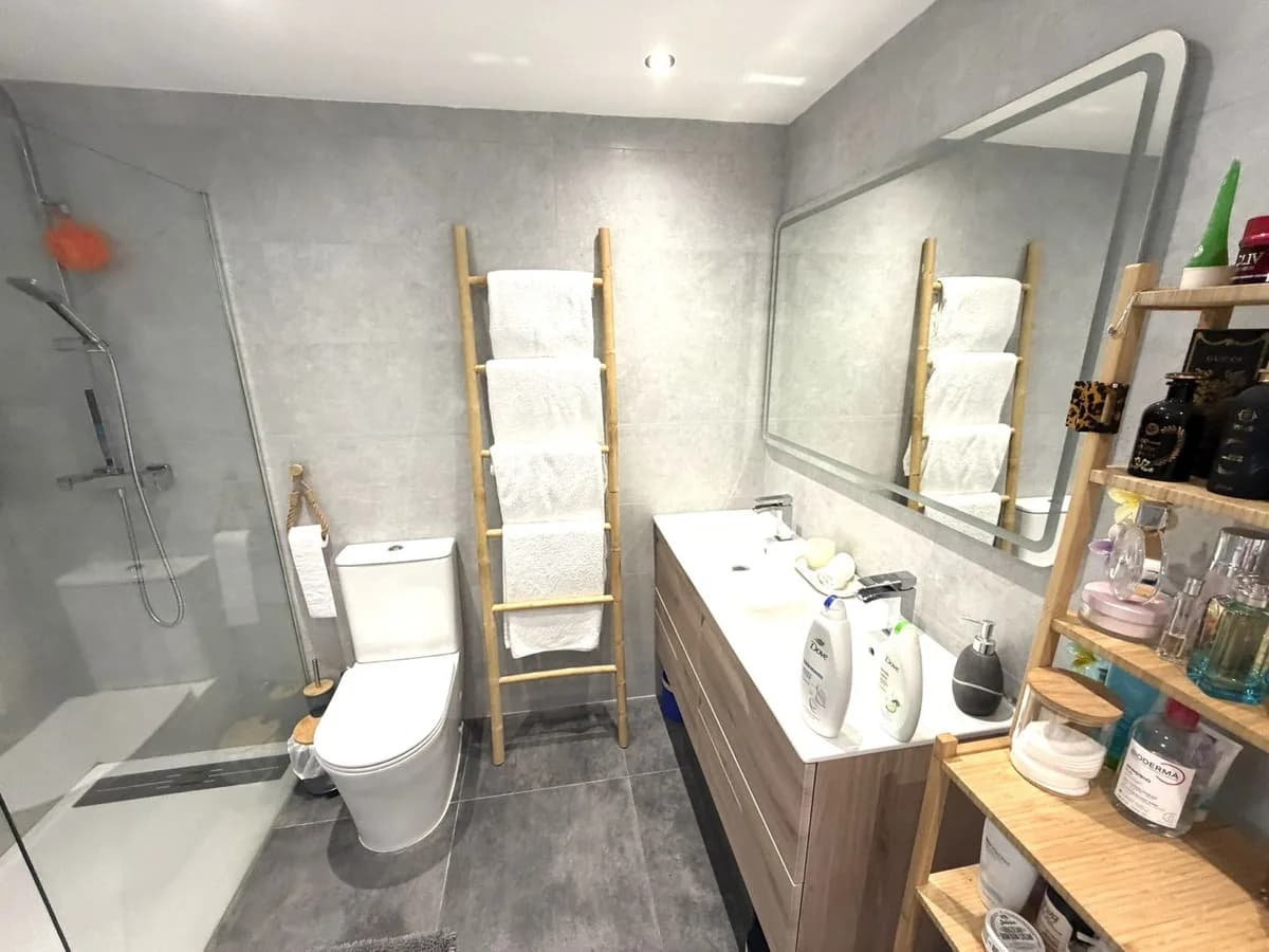 2 Bedroom Ground Floor Apartment for Sale in El Paraiso, Málaga - Image 6