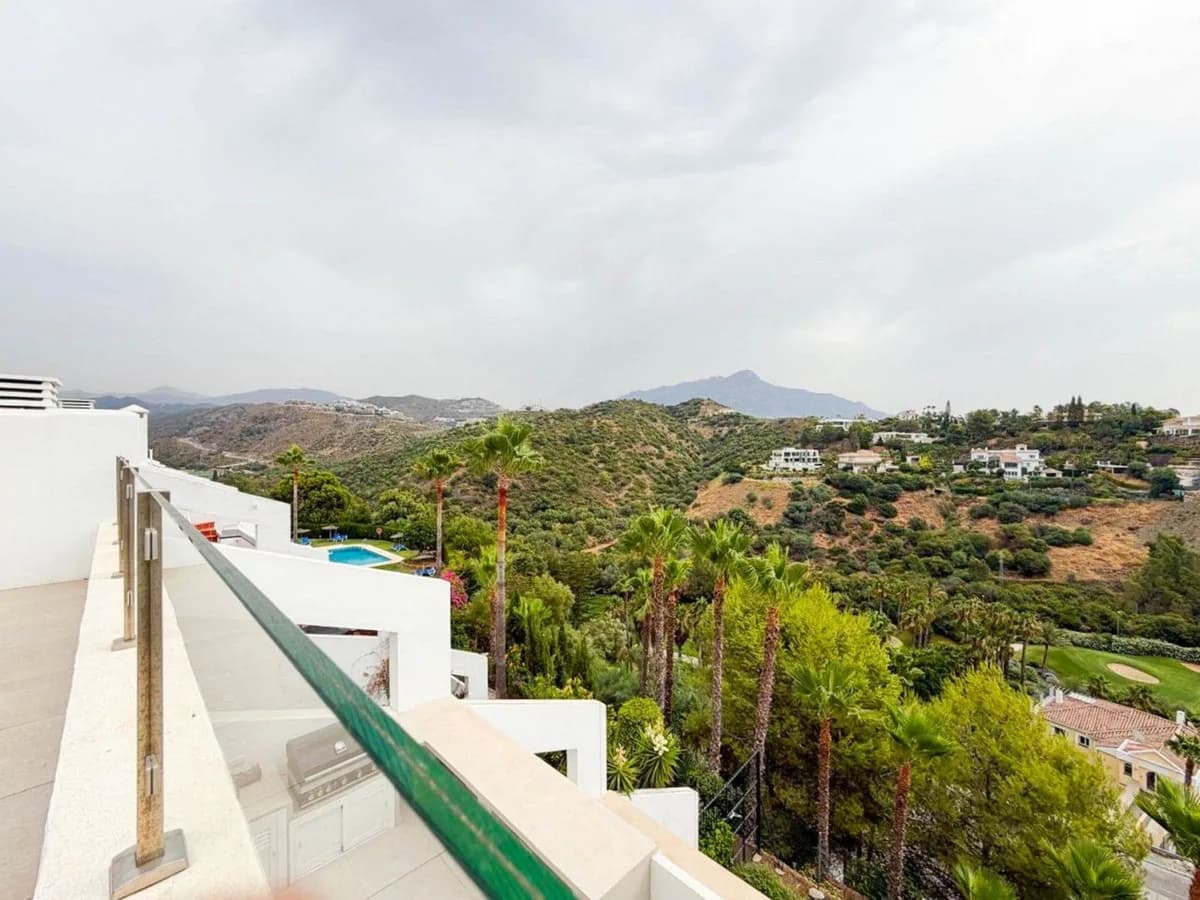 2 Bedroom Penthouse for Sale in La Quinta, Málaga