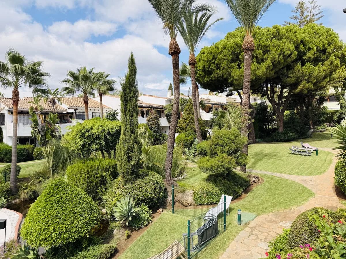 2 Bedroom Top Floor Apartment for Sale in Sierra Blanca, Málaga - Image 4