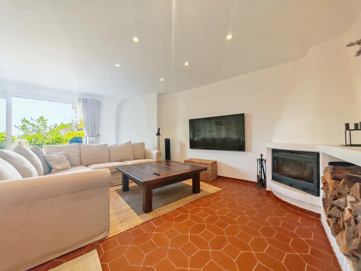 4 Bedroom Townhouse for Sale in Altos de los Monteros, Málaga - Image 5