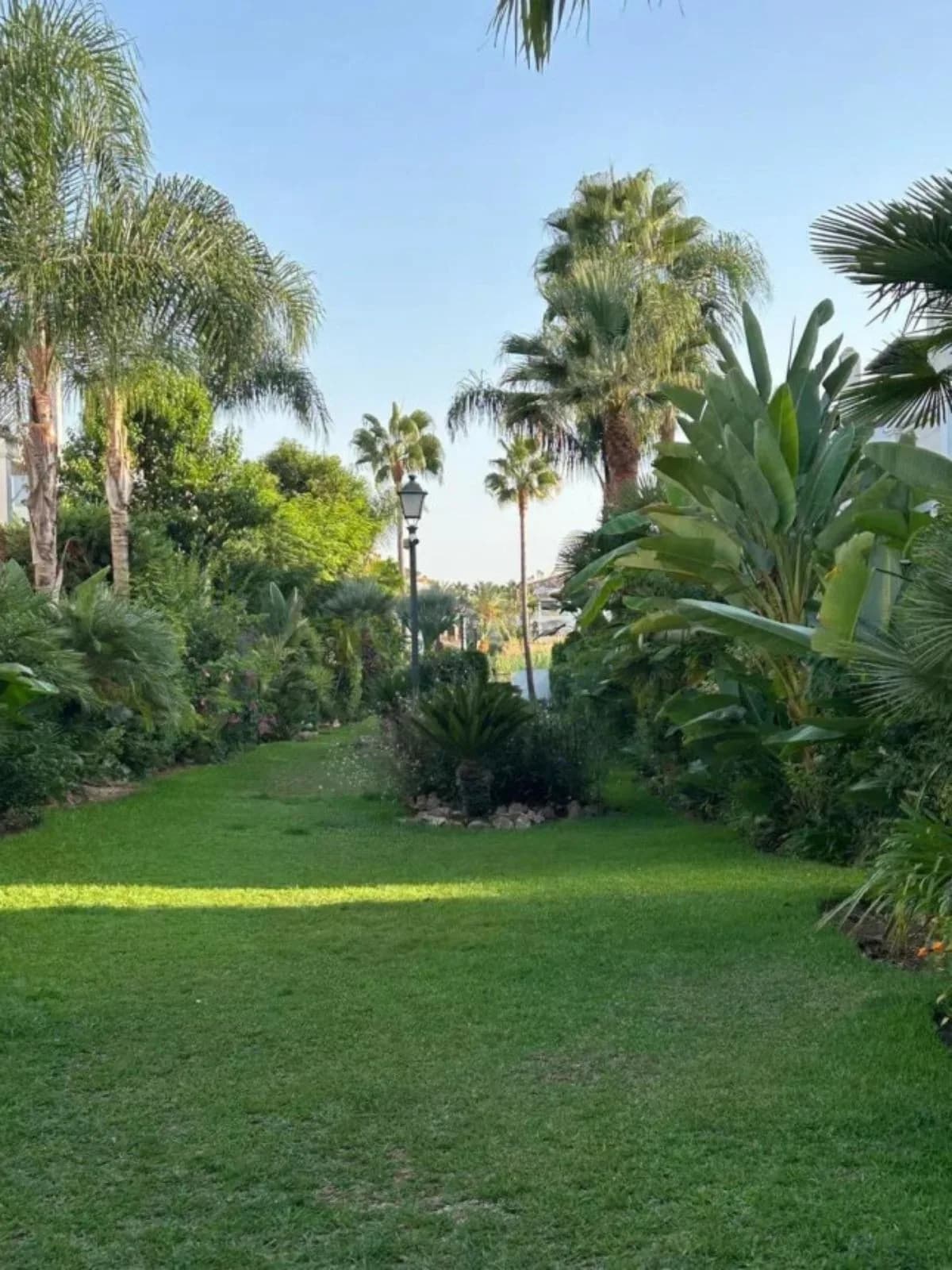 3 Bedroom Semi-Detached House for Sale in Puerto Banús, Málaga - Image 9