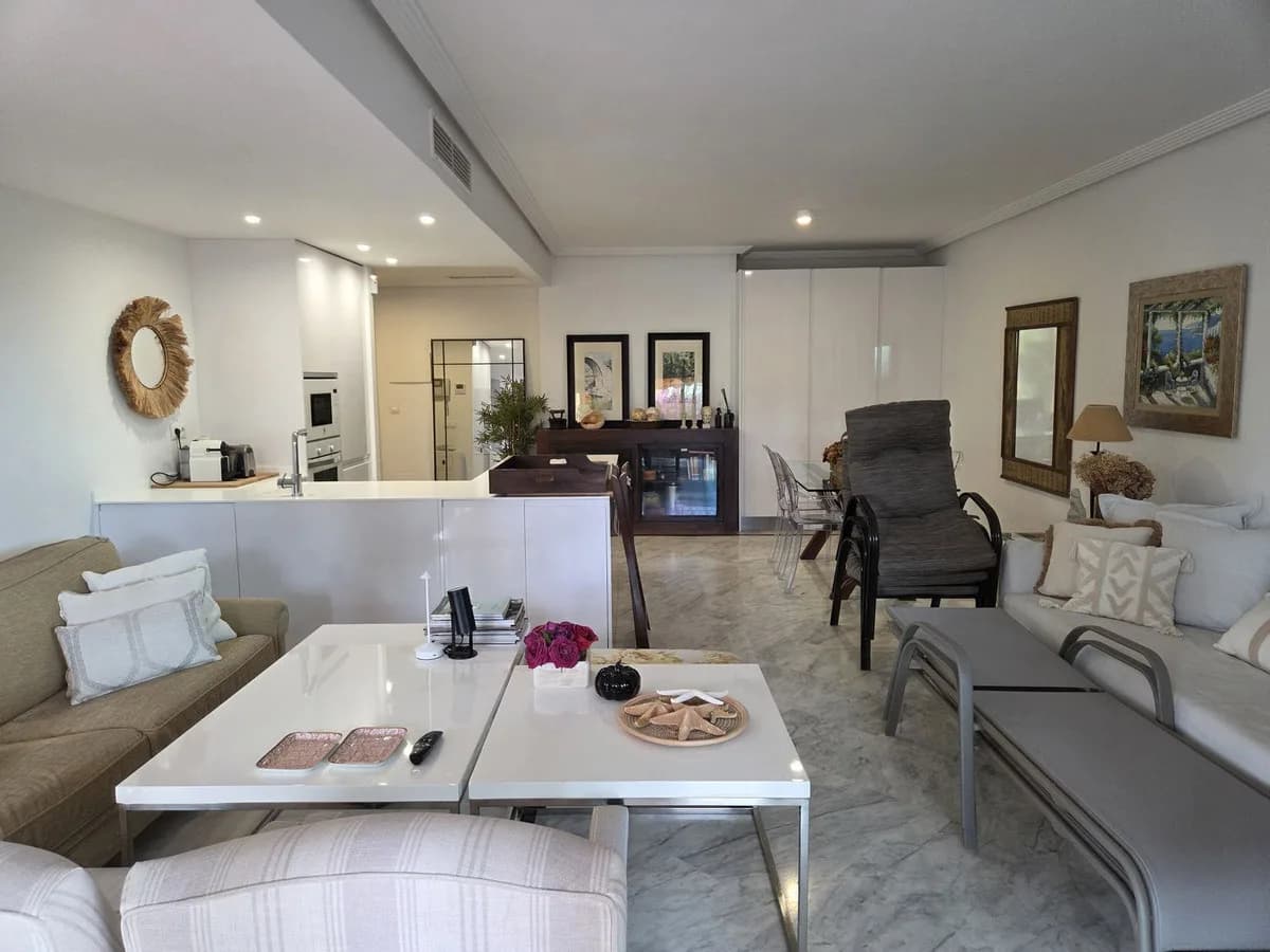 2 Bedroom Ground Floor Apartment for Sale in Bahía de Marbella, Málaga - Image 7