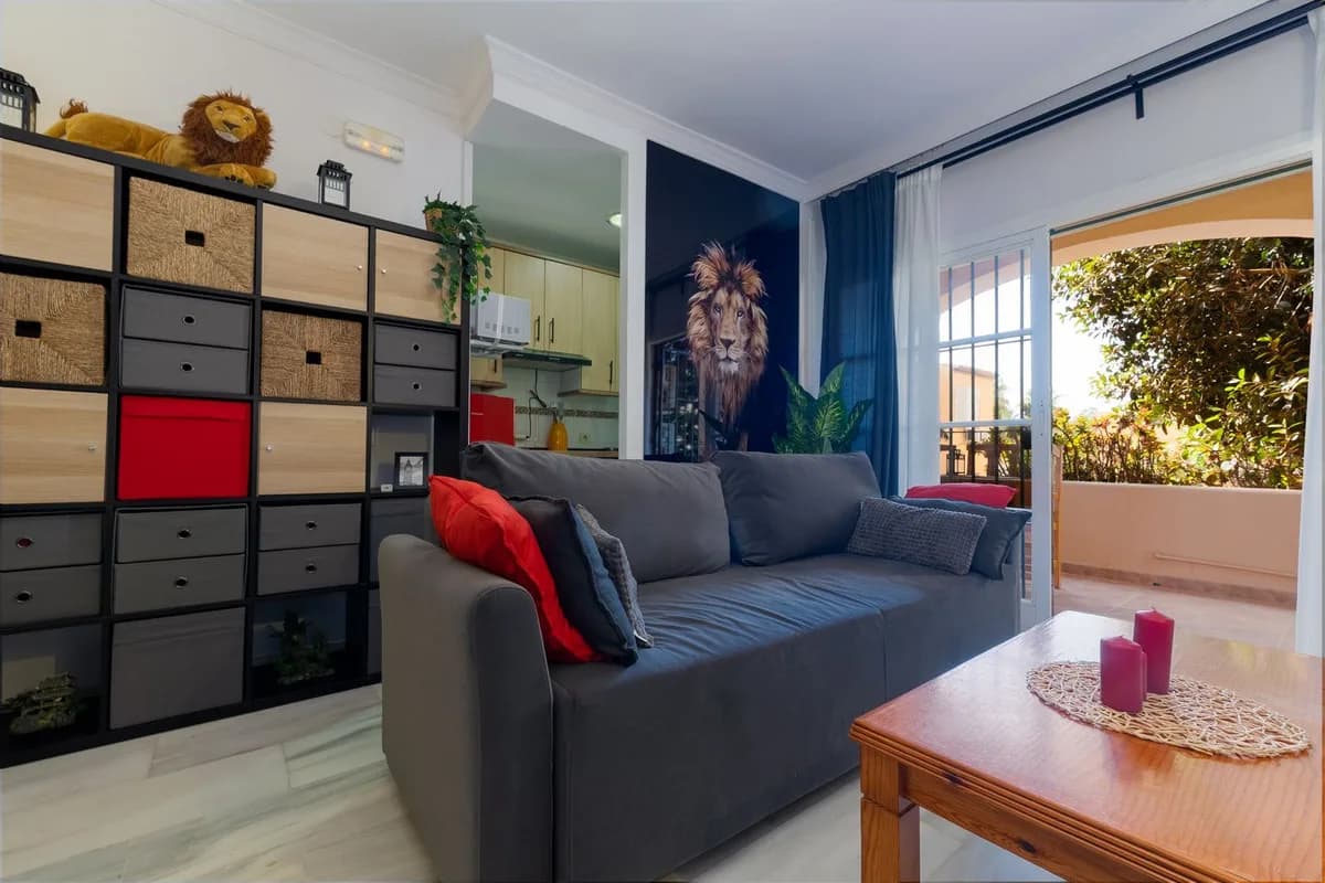 2 Bedroom Middle Floor Apartment for Sale in Mijas Golf, Málaga - Image 3