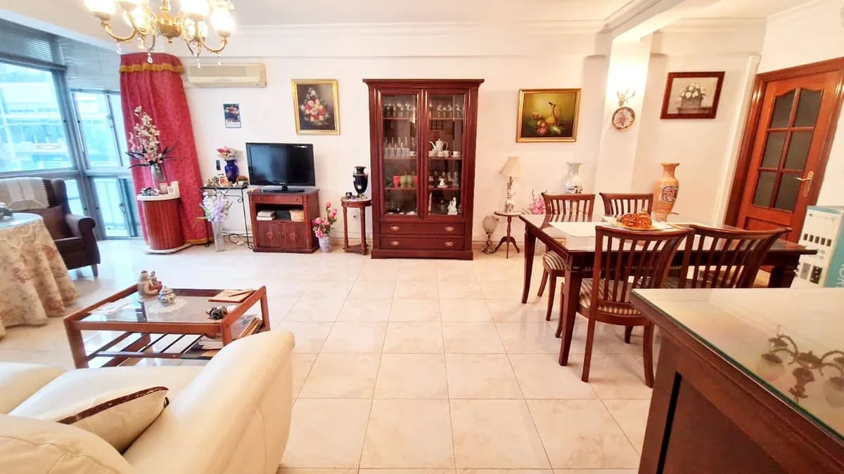 2 Bedroom Middle Floor Apartment for Sale in Fuengirola, Málaga