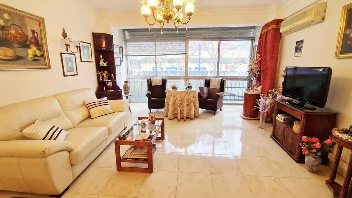 2 Bedroom Middle Floor Apartment for Sale in Fuengirola, Málaga - Image 3