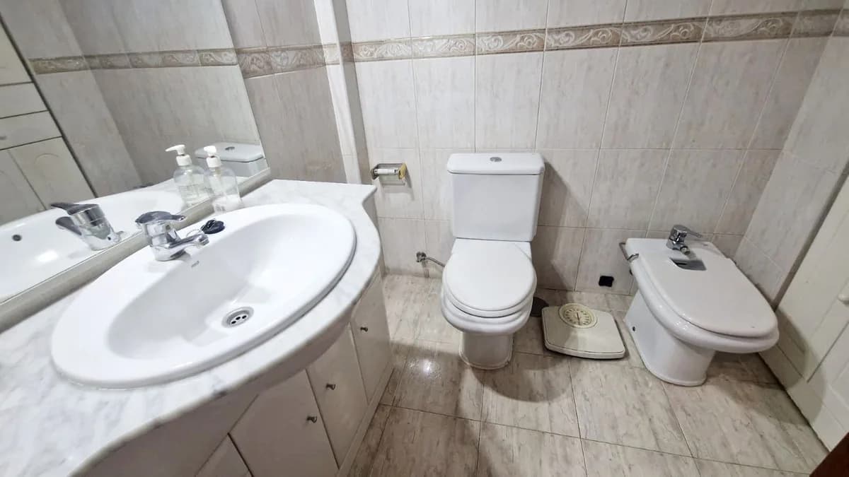 2 Bedroom Middle Floor Apartment for Sale in Fuengirola, Málaga - Image 9