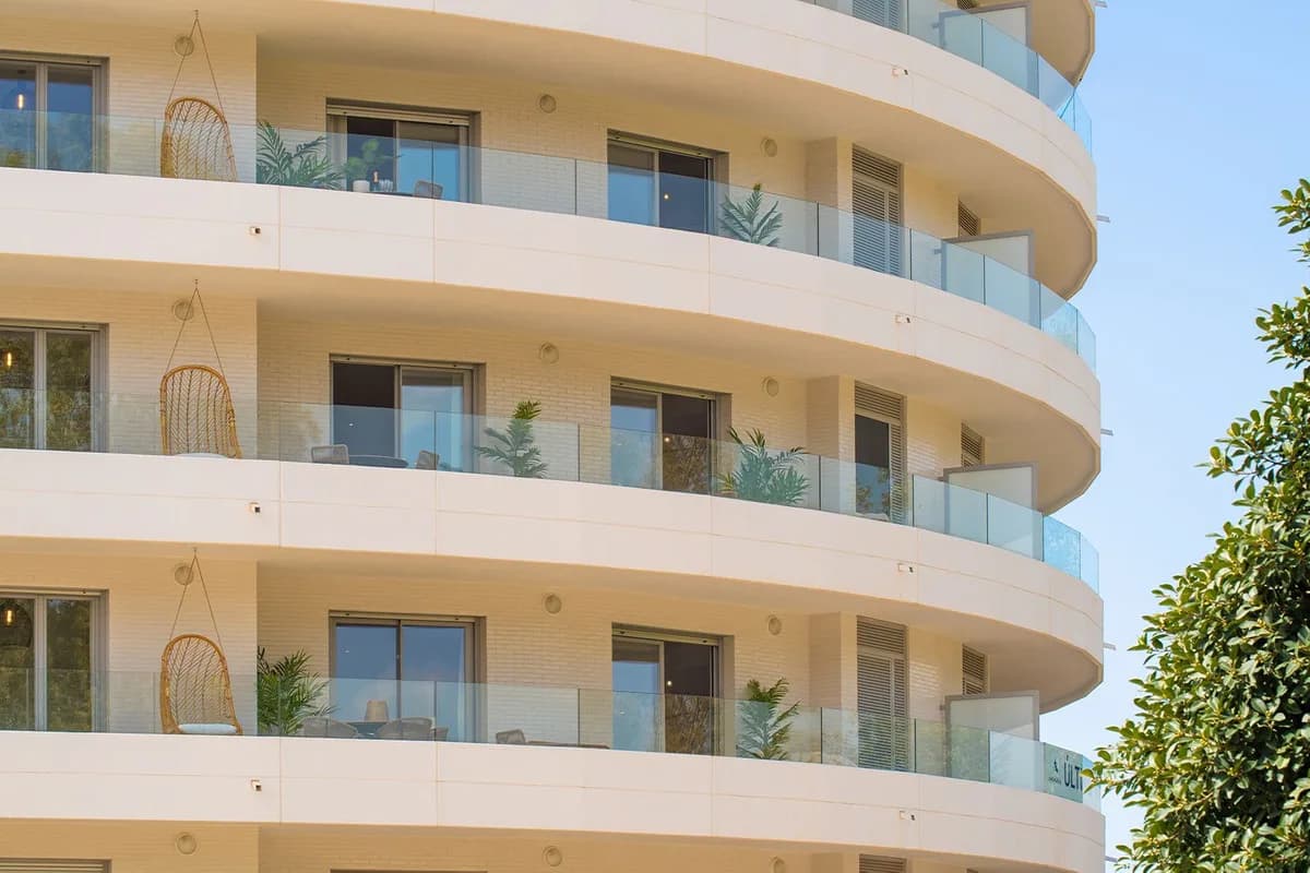 2 Bedroom Middle Floor Apartment for Sale in Nueva Andalucía, Málaga - Image 5