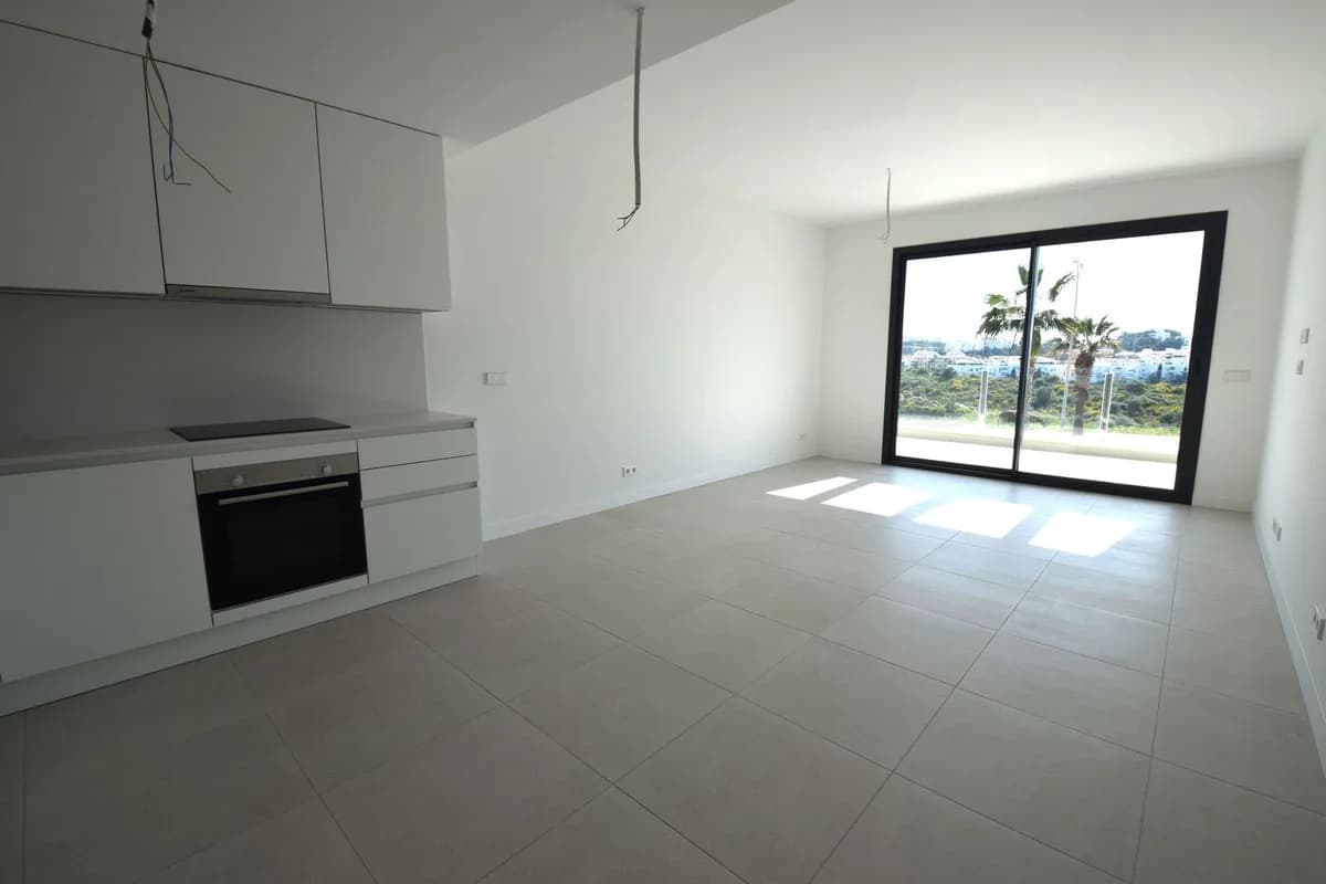 3 Bedroom Middle Floor Apartment for Sale in La Cala de Mijas, Málaga - Image 5