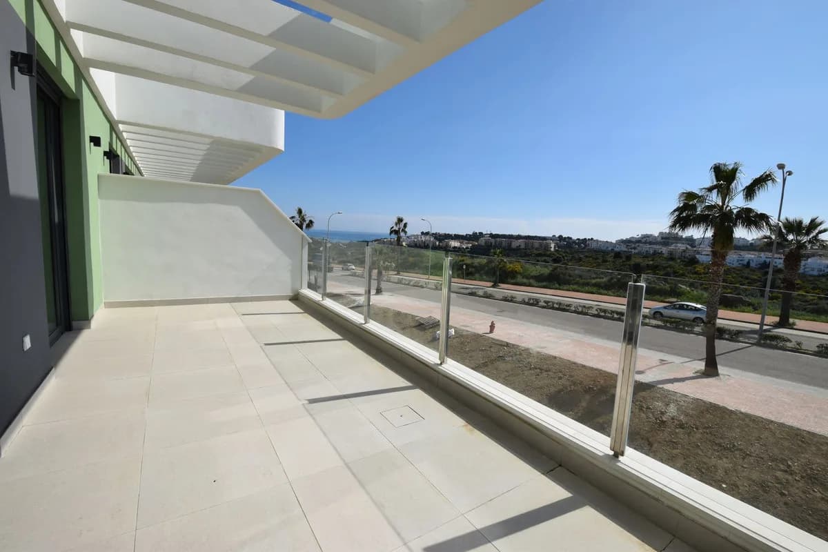 3 Bedroom Middle Floor Apartment for Sale in La Cala de Mijas, Málaga - Image 7