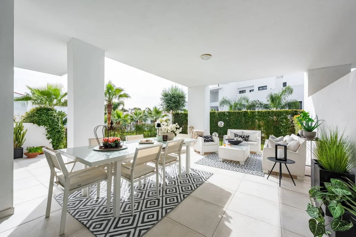 2 Bedroom Ground Floor Apartment for Sale in El Paraiso, Málaga - Image 5