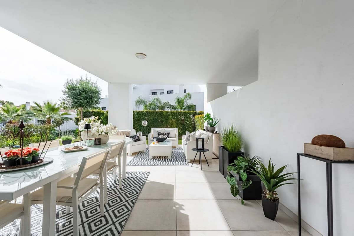 2 Bedroom Ground Floor Apartment for Sale in El Paraiso, Málaga - Image 6