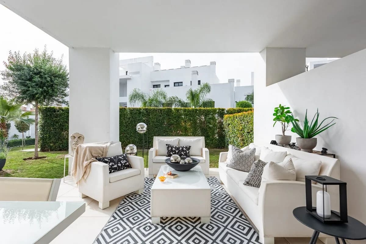 2 Bedroom Ground Floor Apartment for Sale in El Paraiso, Málaga - Image 8