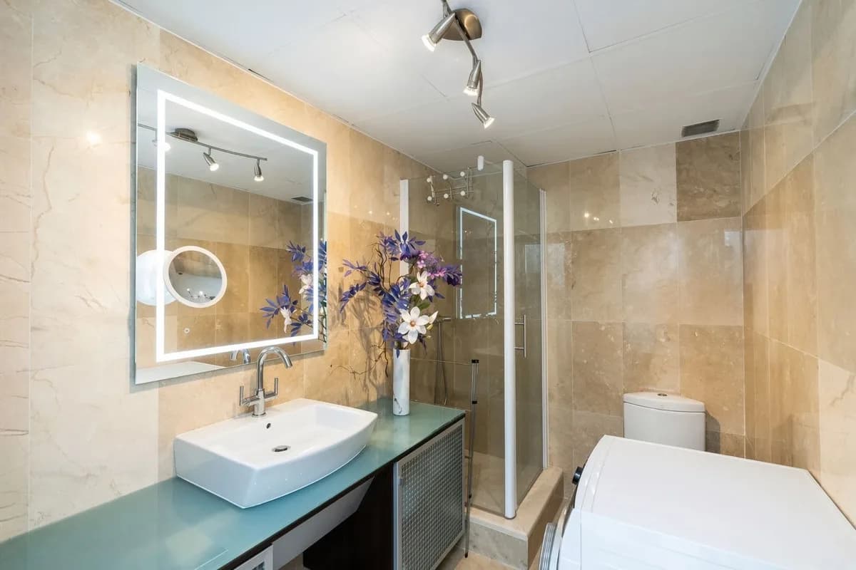 3 Bedroom Middle Floor Apartment for Sale in Benahavís, Málaga - Image 6