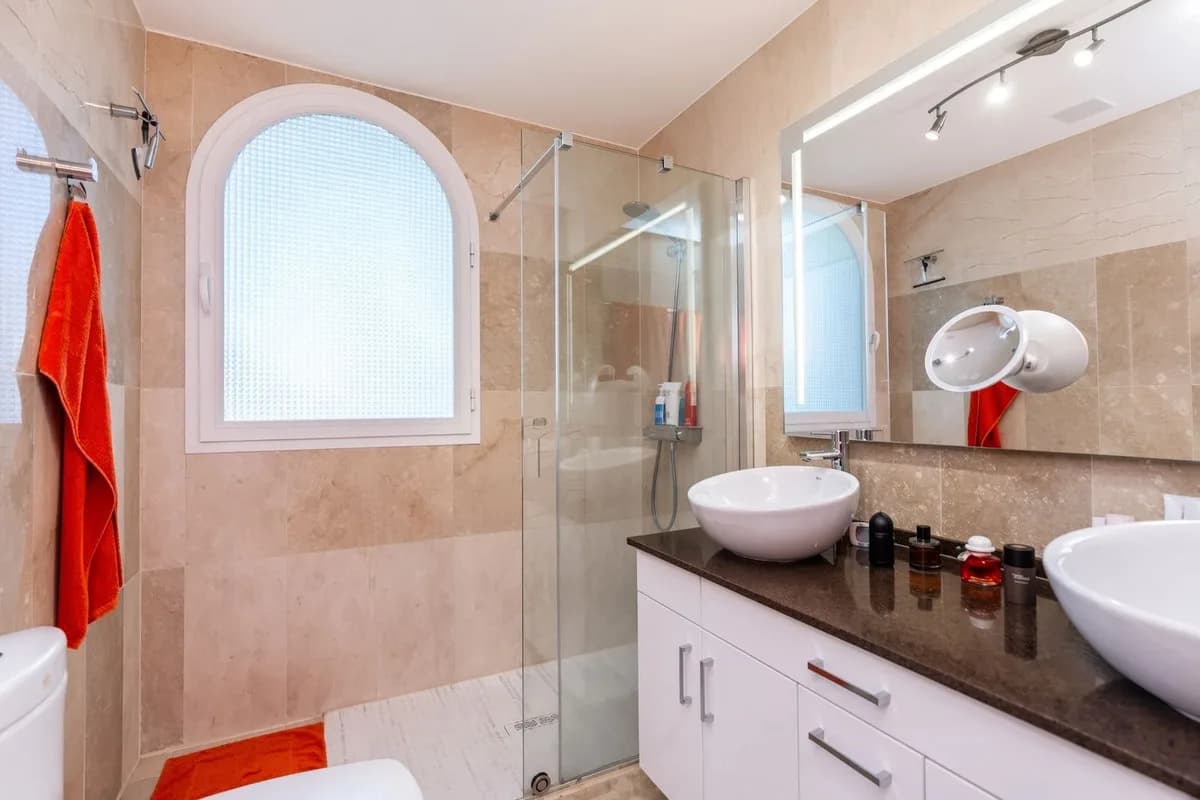 3 Bedroom Middle Floor Apartment for Sale in Benahavís, Málaga - Image 8