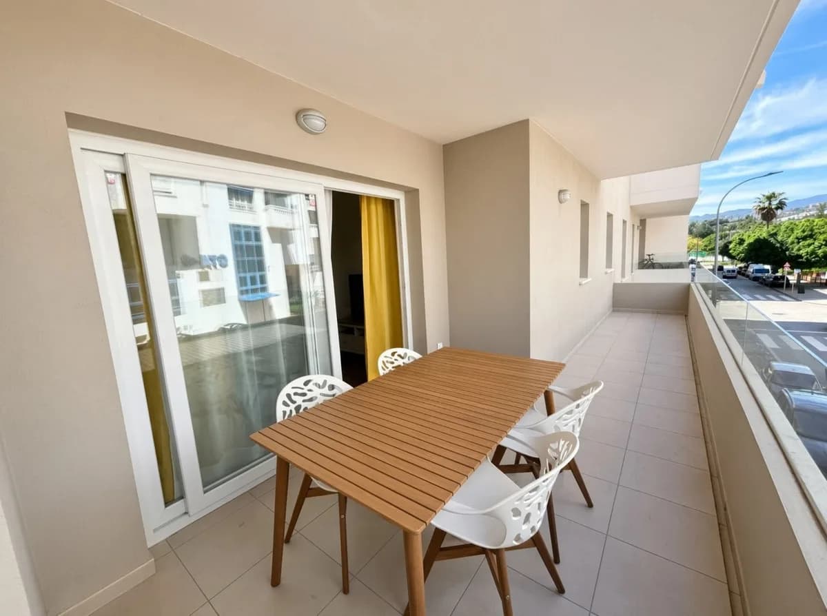 3 Bedroom Middle Floor Apartment for Sale in La Campana, Málaga - Image 2