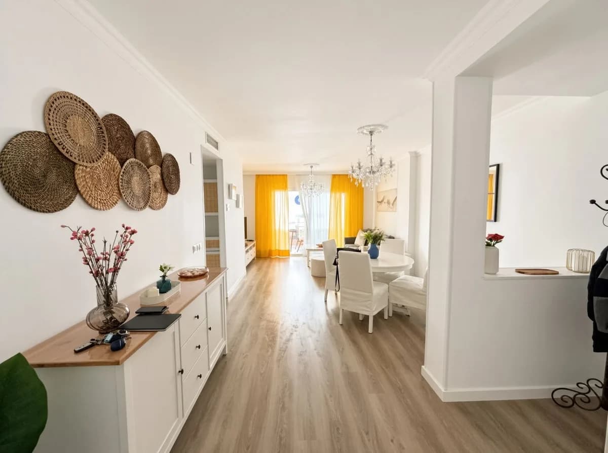 3 Bedroom Middle Floor Apartment for Sale in La Campana, Málaga - Image 3