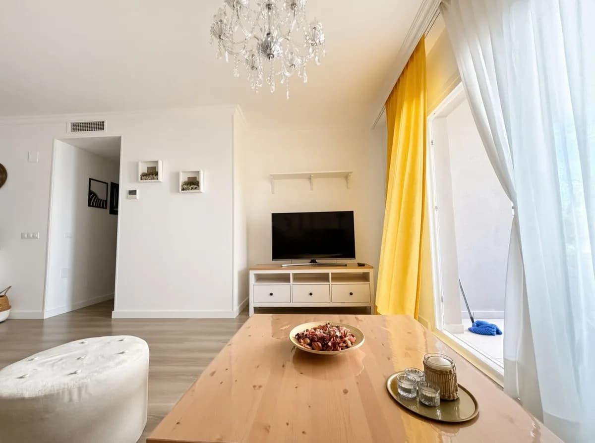 3 Bedroom Middle Floor Apartment for Sale in La Campana, Málaga - Image 4