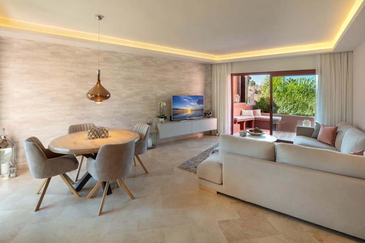 2 Bedroom Penthouse for Sale in Marbella, Málaga - Image 2