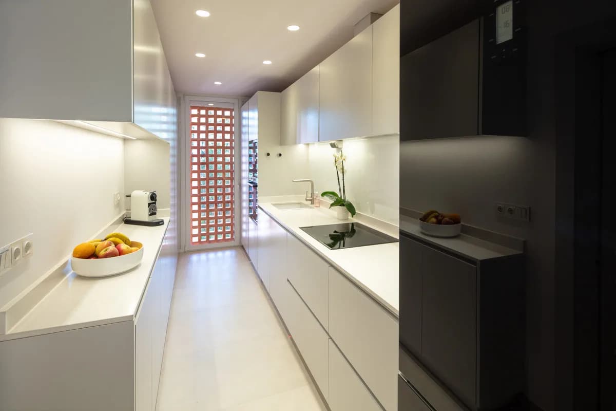 2 Bedroom Penthouse for Sale in Marbella, Málaga - Image 5